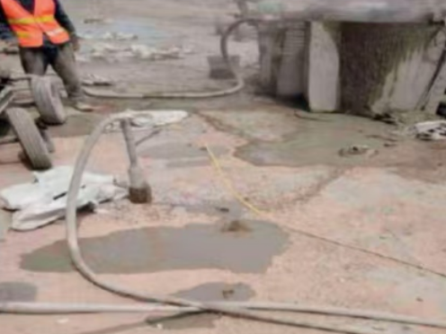 东阳水泥混凝土路面板底注浆技术 路面脱空注浆整治方案