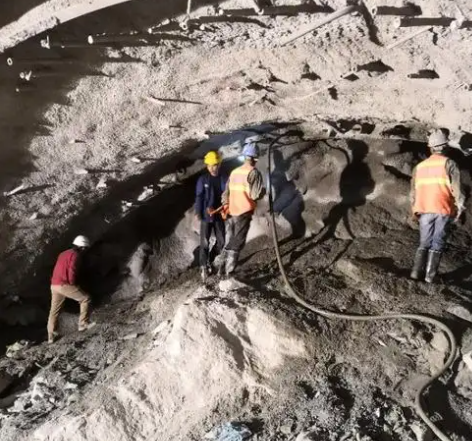 东阳隧道拱顶带模注浆料，微膨胀注浆料的特点及施工工艺